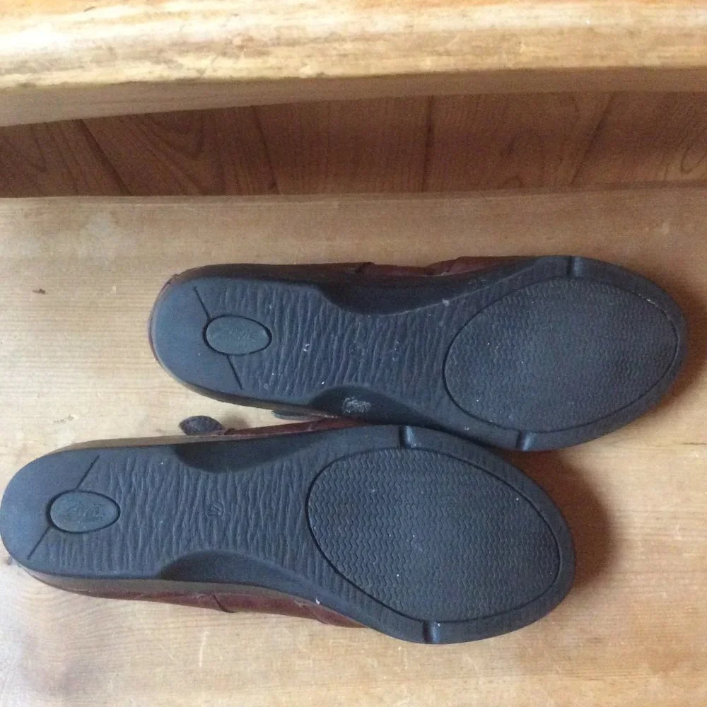 Zeeta Cinnamon Mary Jane Leather Buckle Shoes Size 41-US 9.5 - Picture 2 of 7